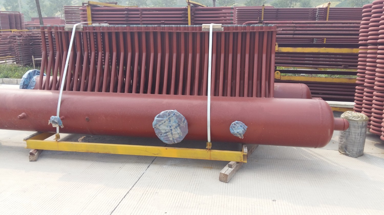 螺旋水冷壁管屏12米長(zhǎng)（6根一組，帶鰭片）內(nèi)螺紋管 6根一組，帶鰭片整體焊接，管屏長(zhǎng)12米，管道規(guī)格φ38.1×7.5 管道材質(zhì)15CrMoG