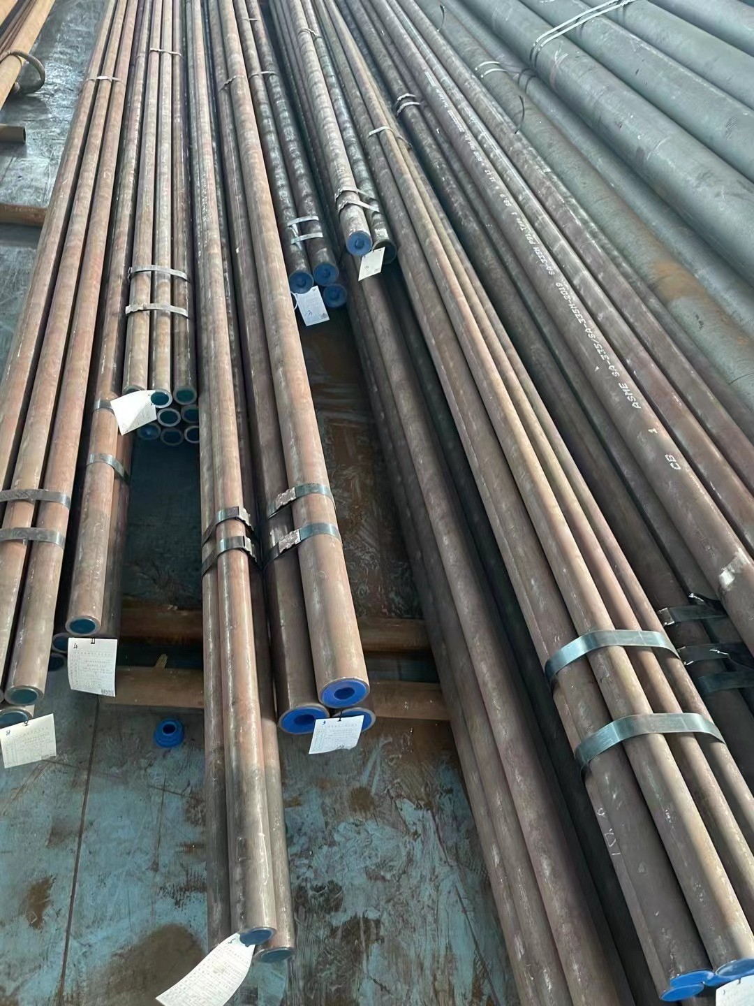 乙烯裝置超高壓蒸汽管道設(shè)計溫度545℃，設(shè)計壓力13.5MPa，設(shè)計選用A335-P91鋼，規(guī)格Φ168.3×14.27~Φ609.6×46.02